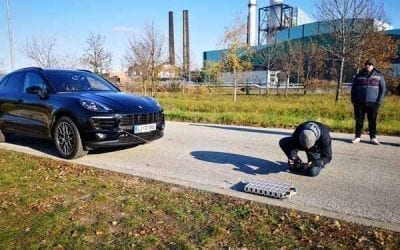 Towing a Porsche Macan with LEGO® and BuWizz