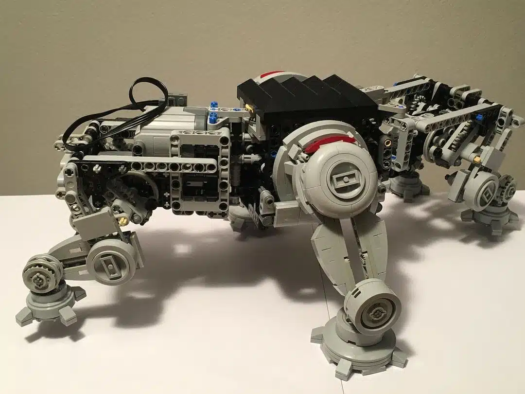 Guest MOC: Walking LEGO® AT-TE (Star Wars™ theme)